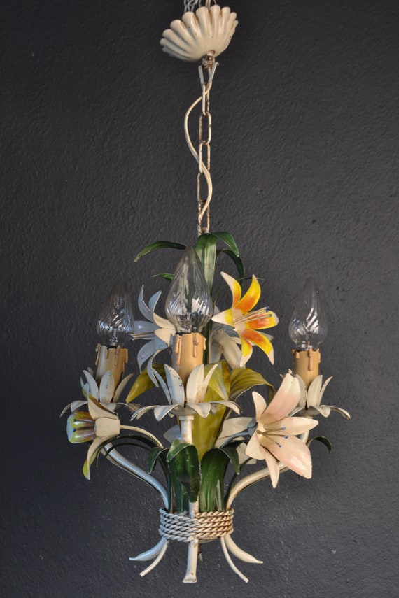 Beautiful Chandelier with various colorful flowers (2022028)