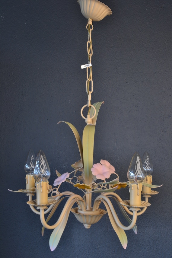 Beautiful Tole Flower Chandelier (17119)