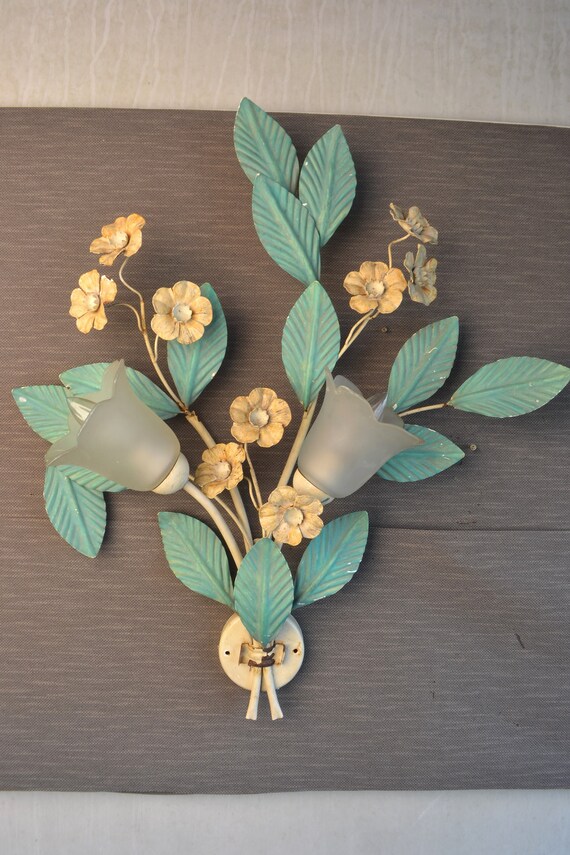 Beautiful Large Tole Flower sconce (2022096)