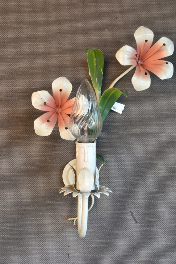 Italian tole Flower sconce with pink flowers (18090)