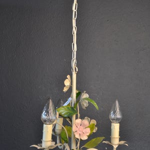 Beautiful tole flower chandelier with Daisy flowers (2022061)