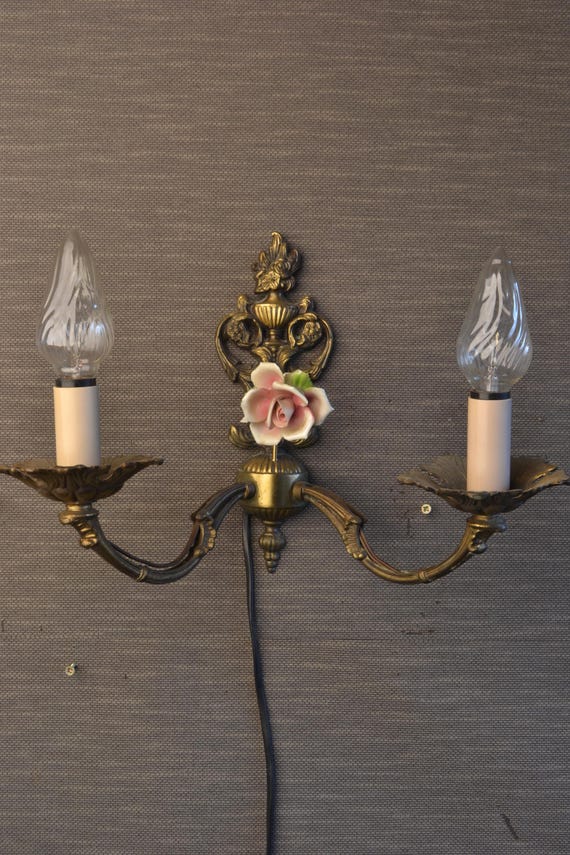 Beautiful Tole Flower sconce (160085)