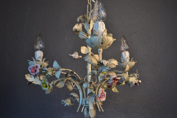 Beautiful Charming Tole Flower Chandelier (2022055)