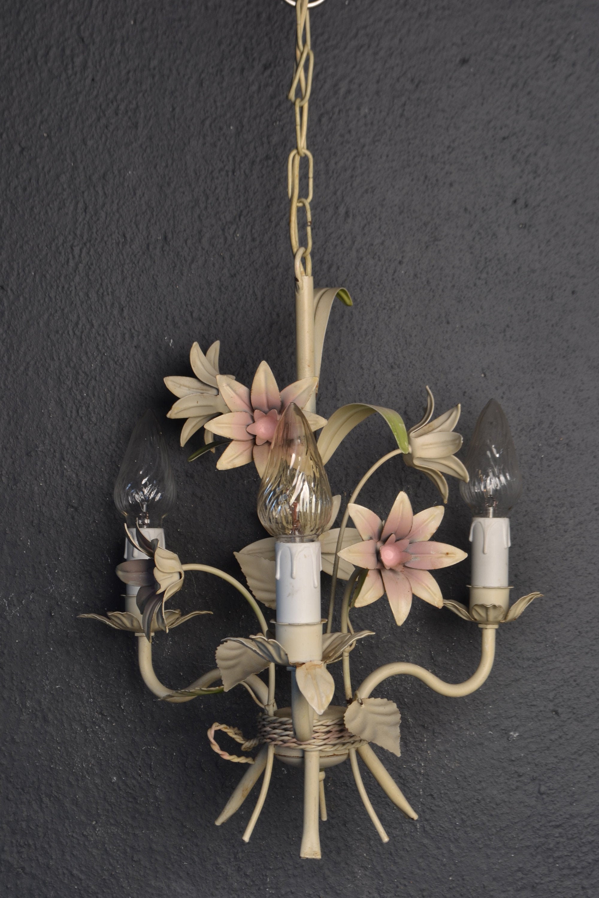 Beautiful vintage Tole flower chandelier with pink flowers (17071)