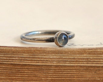 US 6.75 labradorite ring, Stacking ring, Stackable Rings, silver ring, personalized jewelry, ready to ship, oxidized silver, MARIAELA