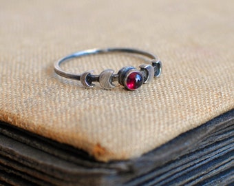 US 12 garnet ring, moon phase ring, moon ring, moon cycle ring, celestial jewelry, moon shape, moon and stars, sterling silver