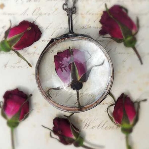Pressed Rose Bud Terrarium Necklace: Romantic Dried Flower Jewelry