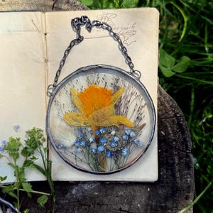 Botanische muurkunst – narcis, baby’s Breath en wilde grassen, kunst geperste bloemen