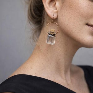 Orecchini a forma di boccetta di pozione fatata per uno stile cottagecore – Piccoli orecchini a fiala di vetro con tappo di sughero, un regalo incantato per lei