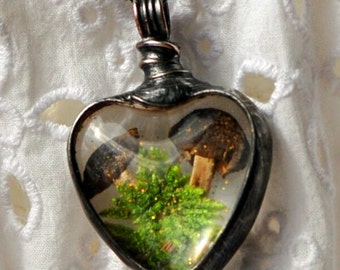 Enchanted Woodland Love: Heart-shaped Forest Necklace - Whimsical Nature-Inspired Jewelry, Perfect Gift for Nature Lovers