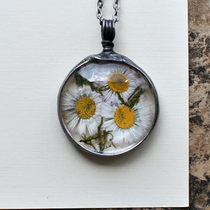 real daisy necklace, terrarium jewelry, fairytale gifts, bridesmaid gifts, my bridesmaid, bridesmaid proposal image 2