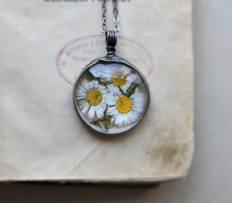 real daisy necklace, terrarium jewelry, fairytale gifts, bridesmaid gifts, my bridesmaid, bridesmaid proposal image 1