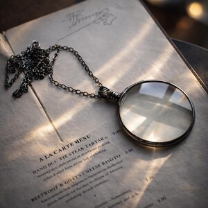 Vintage Magnifying Glass Necklace, Antique Style Pendant in Pewter Frame, Large 5cm Loupe Jewelry, Silver Tone Artisanal Necklace MARIAELA image 15