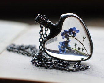 Heart-shaped terrarium pendant, Handmade botanical jewelry, Mariaela, Unique Valentine's gift, Dainty floral charm