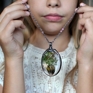 Bridal jewellery, organic jewelry, floral jewelry, nature lover gift, terrarium necklace, oval pendant, rose bud necklace, pressed flowers