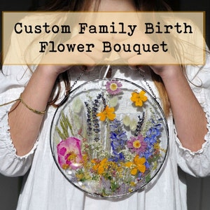 Bouquet de fleurs de naissance de famille PERSONNALISÉ, cadeau personnalisé pour maman, portrait de famille, fête des mères, cadeau pour grand-mère, cadre de fleurs pressées image 1