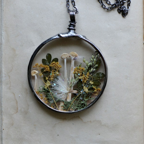 champignons miniatures, bijoux forestiers, cottagecore, vrai petit collier de champignons, pendentif champignons, mariaela, cadeau esprit d'aventure