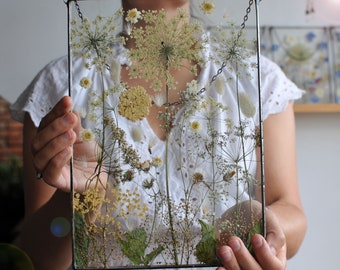 Echte botanische Wandkunst mit echtem Mohn - A4 vertikal gepresstes Blumen-Glasdekor im Buntglasrahmen