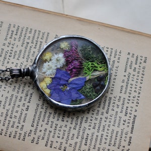 Terrarium Jewelry, Botanical Necklace, Flower Jewelry, Pressed Flower Necklace, Stained Glass Jewelry, MARIAELA image 3