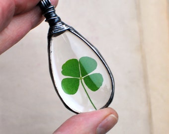 Druppelhanger klavertje vier echt – sieraden van geperst botanisch glas