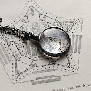 Colar exclusivo com lupa, ampliação de 5x, estilo vintage prateado. Perfeito para ler letras pequenas, um presente prático para professores.