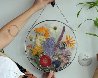 誕生花のファミリーブーケ - 12インチの丸型押し花ステンドグラスアート、パーソナライズされたボタニカルギフト