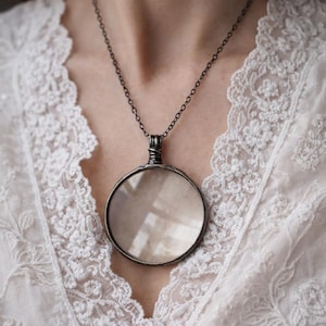 Vintage Magnifying Glass Necklace, Antique Style Pendant in Pewter Frame, Large 5cm Loupe Jewelry, Silver Tone Artisanal Necklace MARIAELA image 5