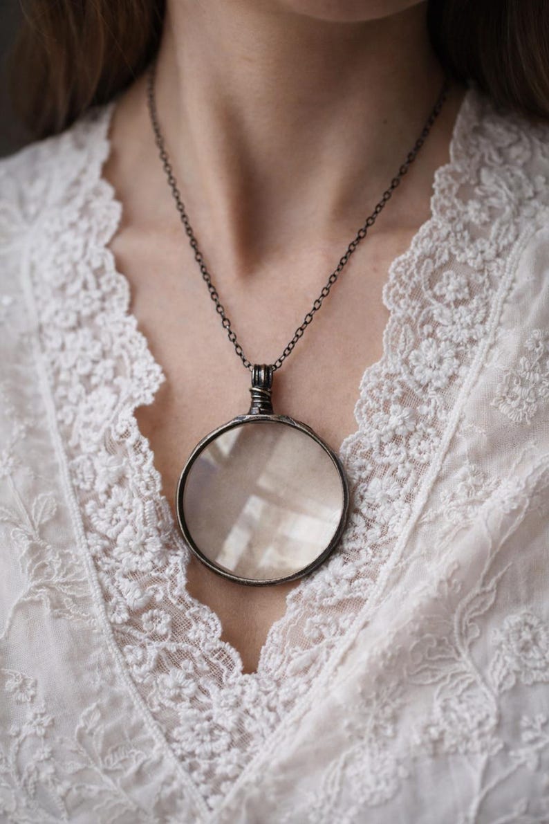 Vintage Magnifying Glass Necklace, Antique Style Pendant in Pewter Frame, Large 5cm Loupe Jewelry, Silver Tone Artisanal Necklace MARIAELA image 5