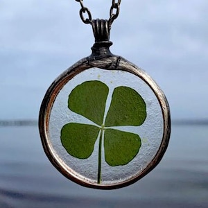 pressed Flower, real four leaf clover, 4 leaf clower necklace, lucky charm, st patrick, clover necklace, shamrock pedant, pressed flower