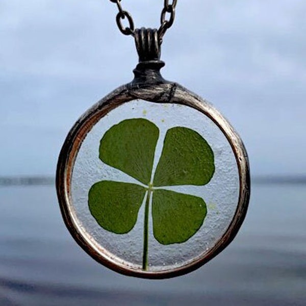 Fleur pressée, vrai trèfle à quatre feuilles, collier de clower à 4 feuilles, porte-bonheur, saint patrick, collier de trèfle, pédant trèfle, fleur pressée