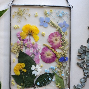 Pressed Flower Frame – Botanical Glass Wall Art, Dried Floral Decor for Nursery or Home