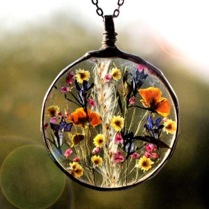 Terrarium Jewelry, Botanical Necklace, Flower Jewelry, Pressed Flower Necklace, Stained Glass Jewelry, MARIAELA, meadow pendant
