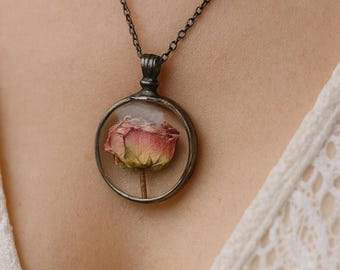 Colar com Pingente de Rosa Verdadeira em Vidro – 4 cm, Joia Floral Romântica, Presente para Quem Nasce em Junho