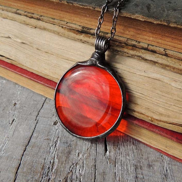 Bijoux, pendentif rouge, nostalgique, verre rouge, verre fondu, collier de déclaration, verre rouge par MARIAELA, suncather