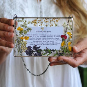 Pressed Flowers, The Way of Love, personalized bible werse, English ft. Hebrew, 1 Corinthians 13, Bible Verse Art, Scripture Wall Decor