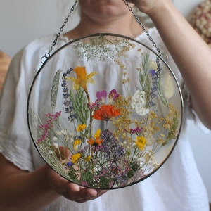 Botanical Art, Real meadow, Circle Pressed Flowers, Large Pressed Flower, Pressed Flower Art, Floating Frame, Pressed Flower Glass