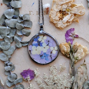 pressed flower necklace, hydrangea, friendship necklace, MARIAELA, real flower, botanical necklace, floral jewelry, botanical pendant image 2