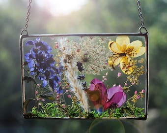 pressed flower, pressed flower frame, framed dried flowers, wall hanging, floral arrangement, floating frame, office decor