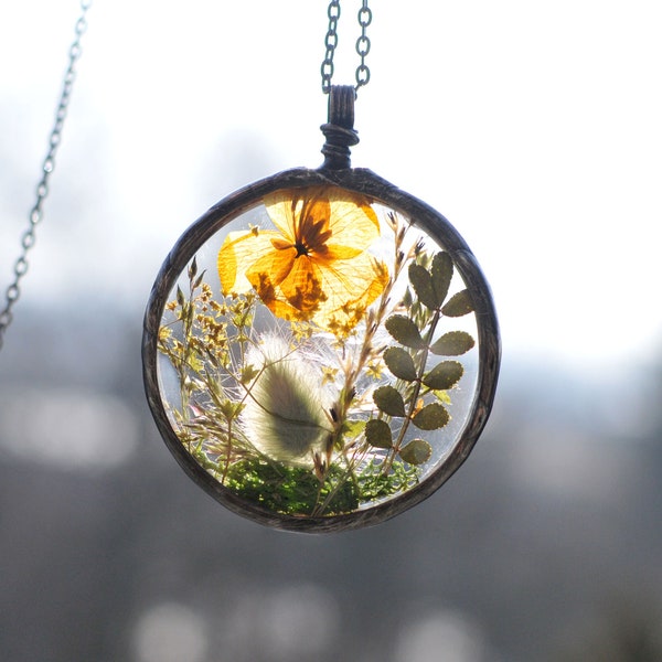 collier de prairie jaune, bijoux de terrarium, collier botanique, bijoux de fleurs, collier de fleurs pressées, bijoux en vitrail, MARIAELA