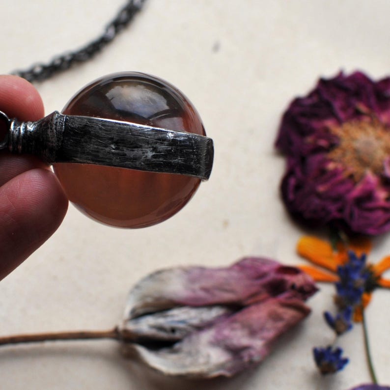 Halsband med klart glaskula – Hänge med transparent glaskula på lång kedja bild 7