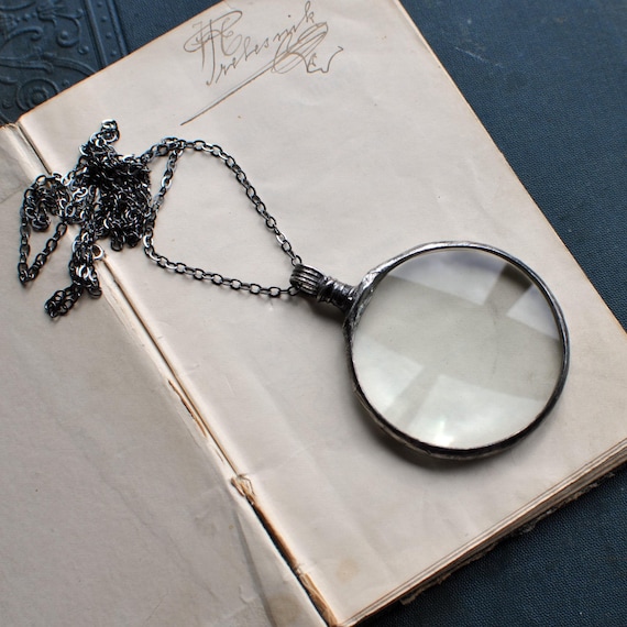 Vintage Magnifying Glass Necklace, Antique Style Pendant in Pewter Frame, Large 5cm Loupe Jewelry, Silver Tone Artisanal Necklace MARIAELA