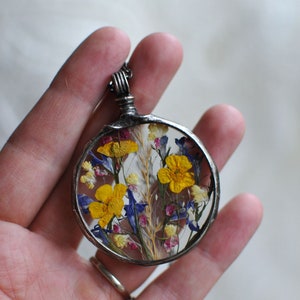 Terrarium Jewelry, Botanical Necklace, Flower Jewelry, Pressed Flower Necklace, Stained Glass Jewelry, MARIAELA, meadow pendant