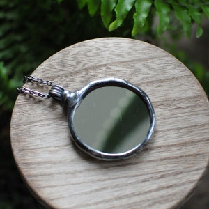 Collier Vintage avec Miroir Véritable – Bijou Céleste Fait Main, Chaîne Longue, Lune & Étoiles, Style Gothique par MARIAELA