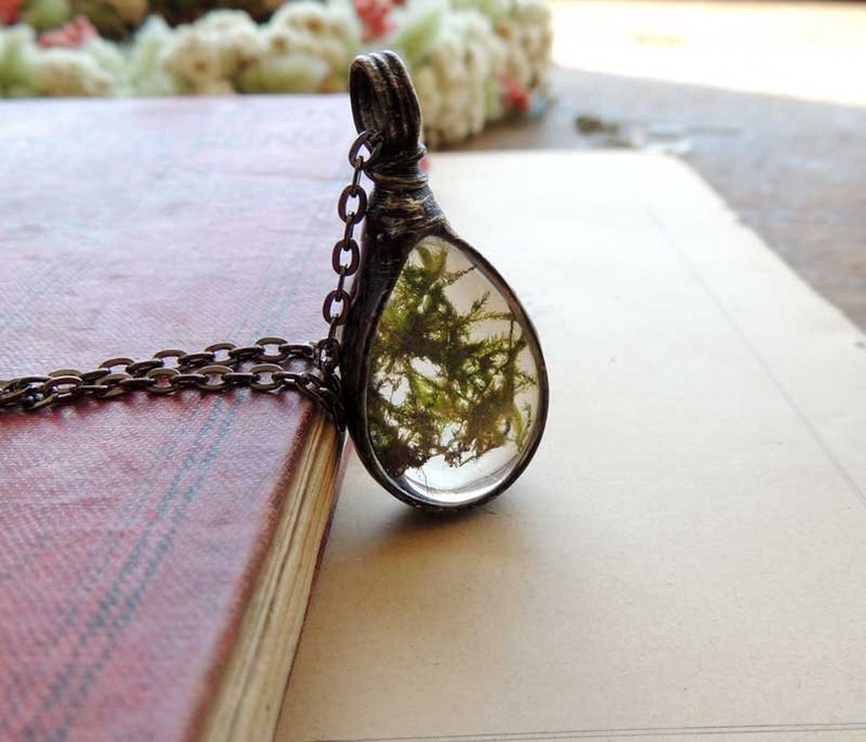 Real moss necklace, pressed moss necklace, pressed flower frame jewelry, woodland jewelry, Cottagecore image 2