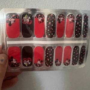 Mickey and Minnie Nail Polish Strips: Easy Manicure