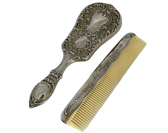 Nécessaire De Coiffure Art Déco En Métal Argenté - Brosse, Peigne, Pot à Onguent - Ancien En Parfait état