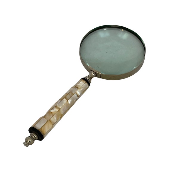 Magnifying Glass with Mother-of-Pearl Handle Magnifying Glass with Mother-of-Pearl Handle