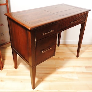 LOCAL PICKUP - MCM Era Singer Model 638 Sewing Machine Wood Desk Table w Manual