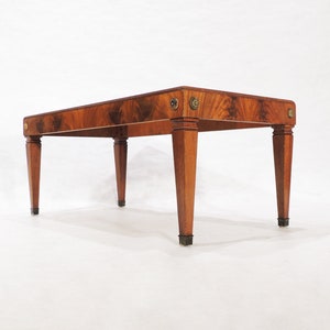 Rustikt cocktailbord i empirestil i vintage-stil, valnötsfinish