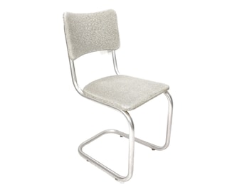 Silla auxiliar voladiza minimalista estilo Marcel Breuer de la época MCM (Mínimo Moderno de Diseño de Mediados de Mayo).